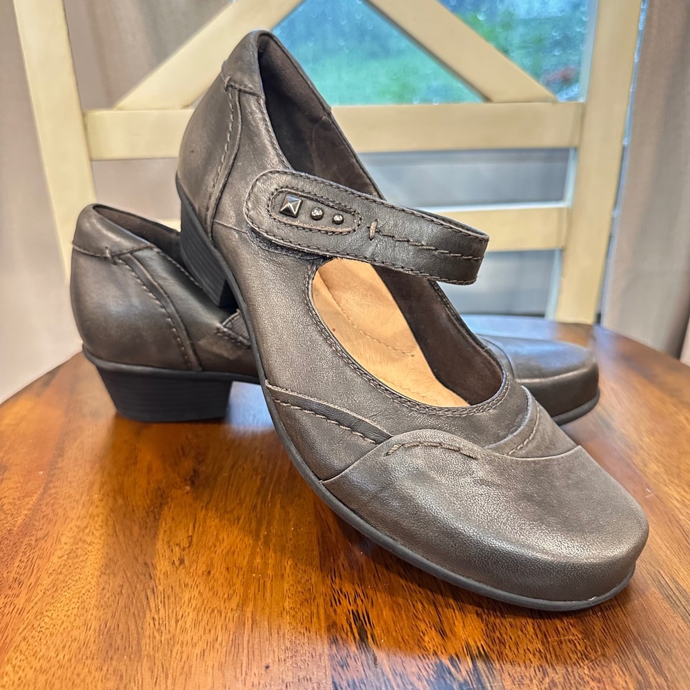 Earth Mary Jane Pumps Womens Size 8 Pewter Grey Leather Studded Clover Comfort